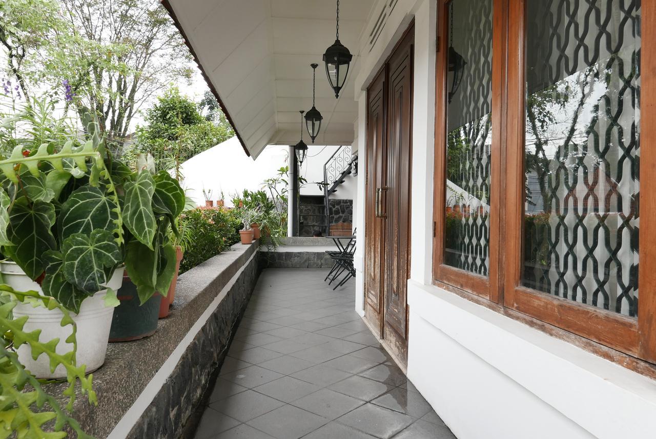 Ciwulan 36 Guest House Бандунг Екстериор снимка